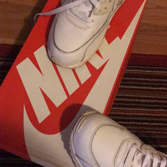 Women Nike Sneakers size 6 with Box - Picture 4 of 5